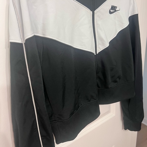 Nike Monochrome Zip-Up Jacket - Picture 5 of 9
